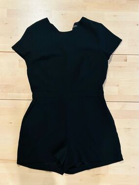 Banana Republic Black Short Sleeve Romper - Size 6 - Pockets & Keyhole Back